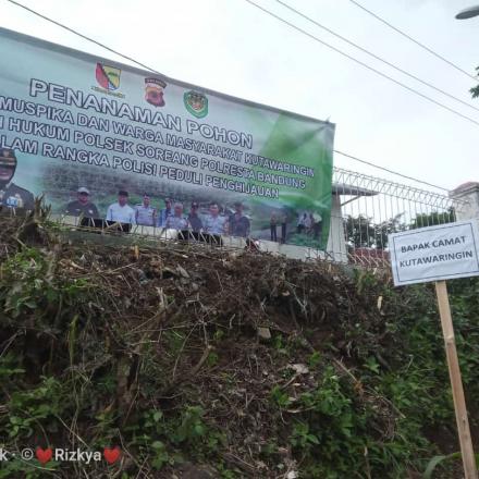 Kegiatan Penanaman Pohon serentak bersama Muspika dan masyarakat di wilayah hukum Polsek Soreang di 